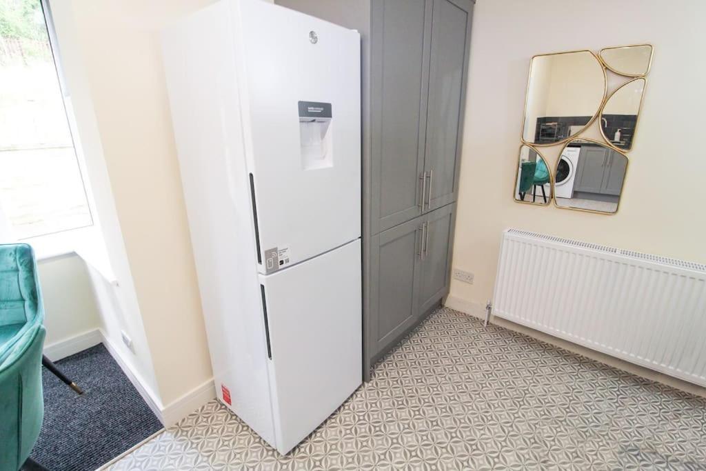 Modern 3 Bed, Contractors Welcome, Bradford Bradford  Exterior photo